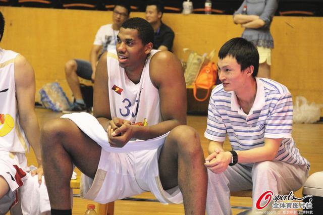 WTT总决赛：林诗栋／蒯曼1-3不敌林仲勋／申裕斌无缘决赛（林诗栋／蒯曼1-3负于林仲勋／申裕斌，WTT总决赛无缘争冠）